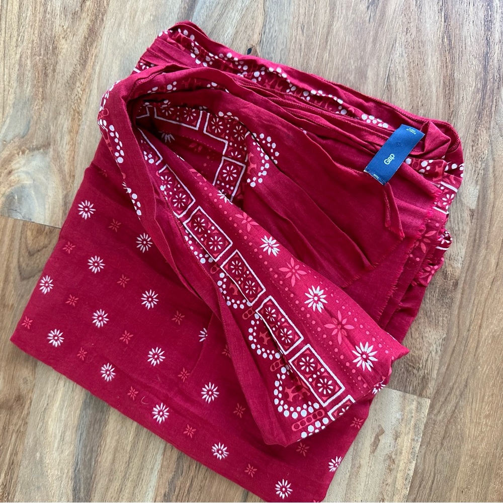 GAP Red scarf - Picture 2 of 2